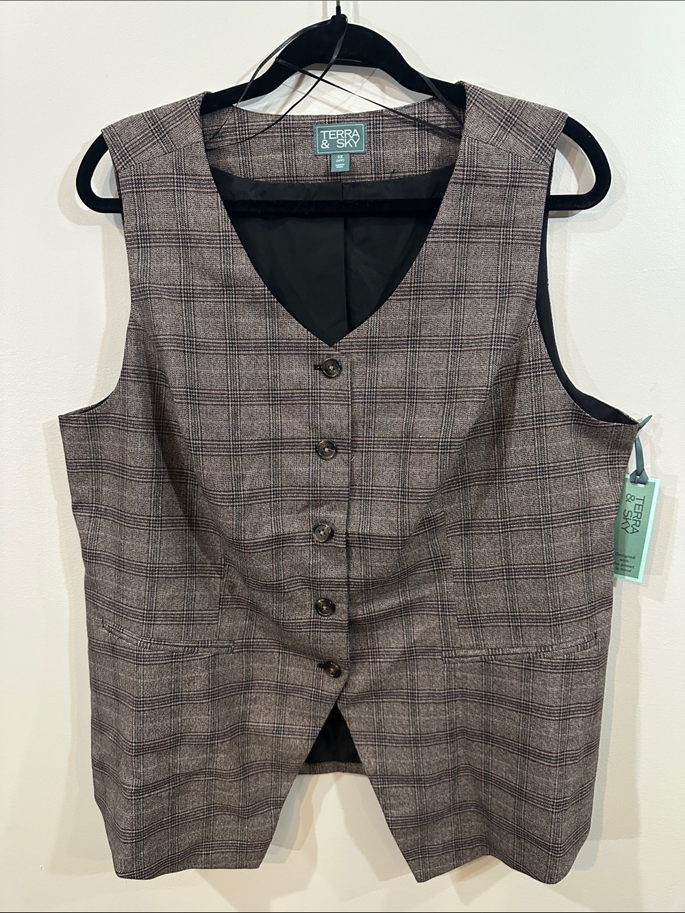 NWT Terra & Sky Women’s Plaid Vest in Charcoal and Black